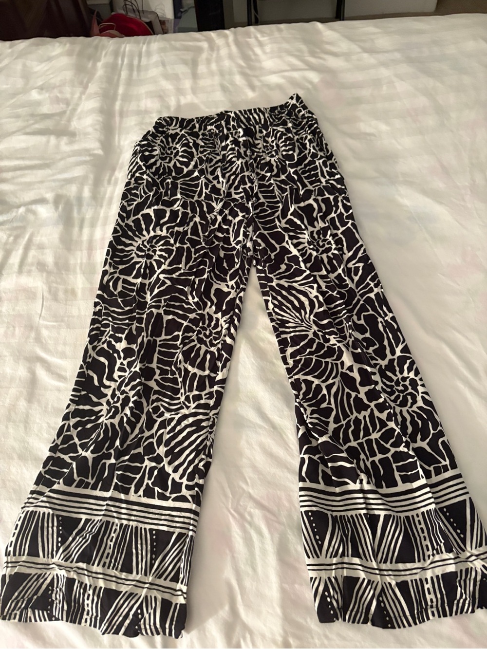 Black and white Floral Print Pants Sz Small